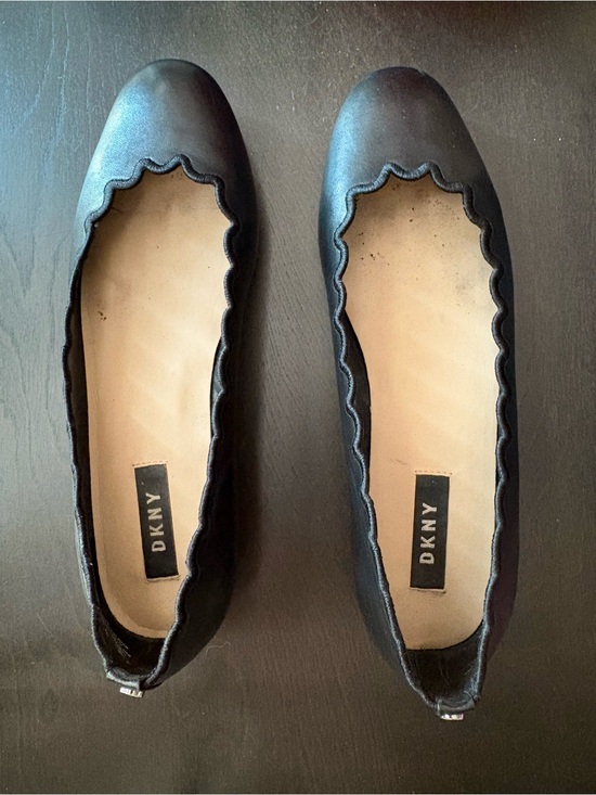 Dkny Shoes - DKNY Black Scalloped Leather Ballet Flats